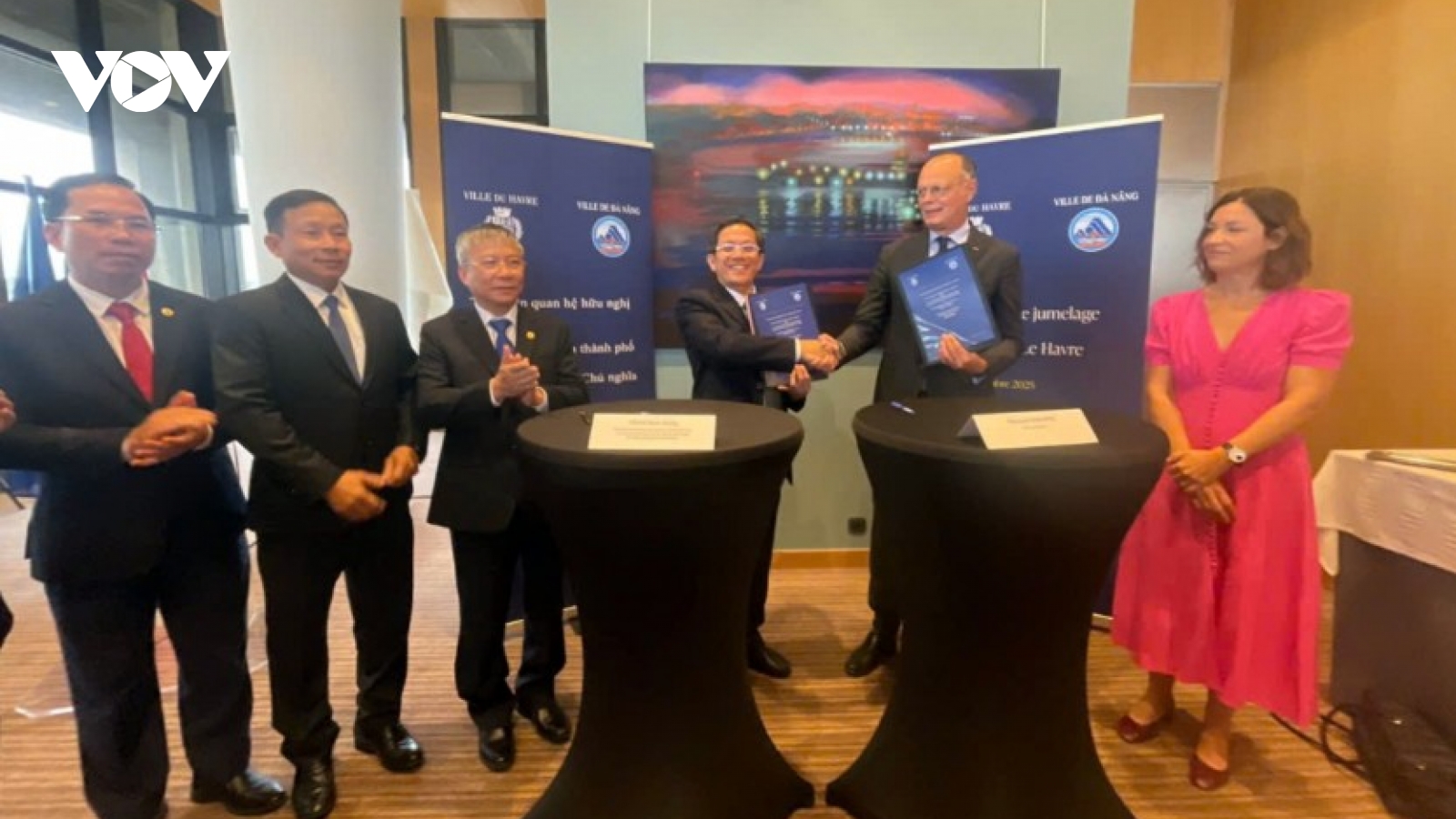 Da Nang, French port city Le Havre establish cooperation and friendship ties